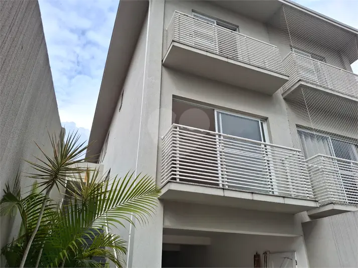 Sobrado com 3 quartos à venda ou para alugar em Alto de Pinheiros – SP