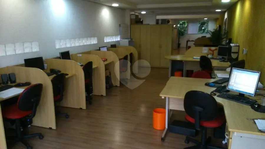 Prédio inteiro com 1 quarto para alugar em Vila Romana – SP
