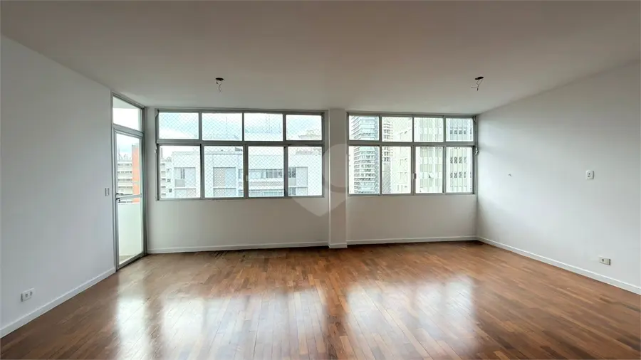 Apartamento com 4 quartos para alugar em Itaim Bibi – SP