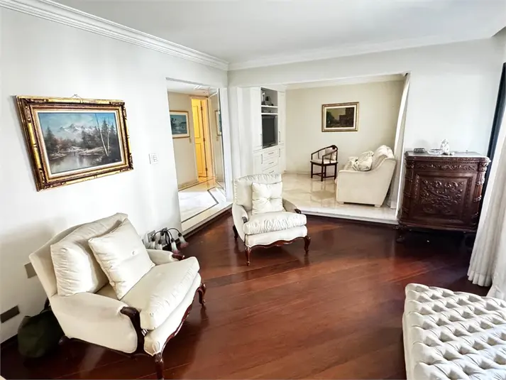 Apartamento com 3 quartos para alugar em Moema – SP