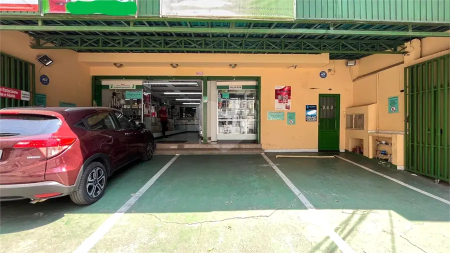 Salão Comercial com 3 quartos para alugar em Moema – SP