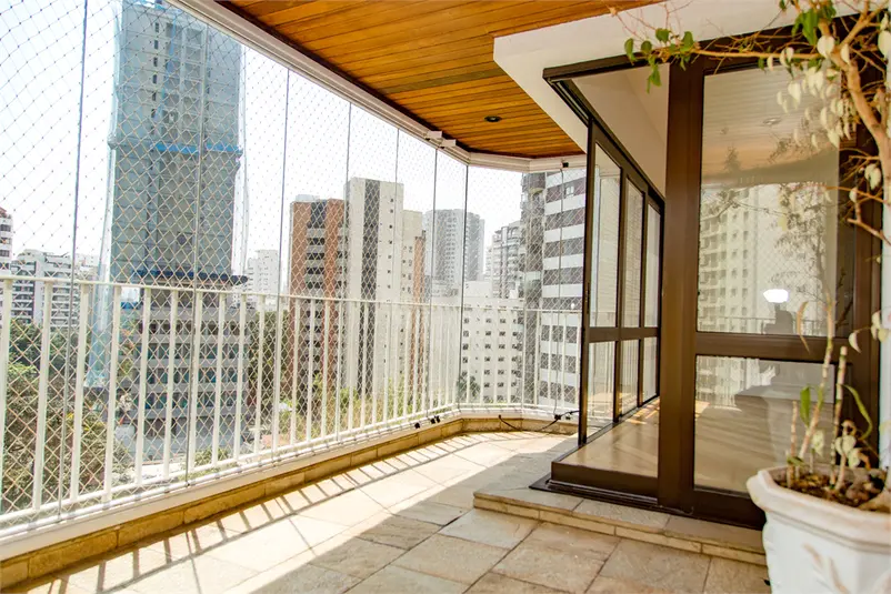 Apartamento com 3 quartos à venda em Moema – SP