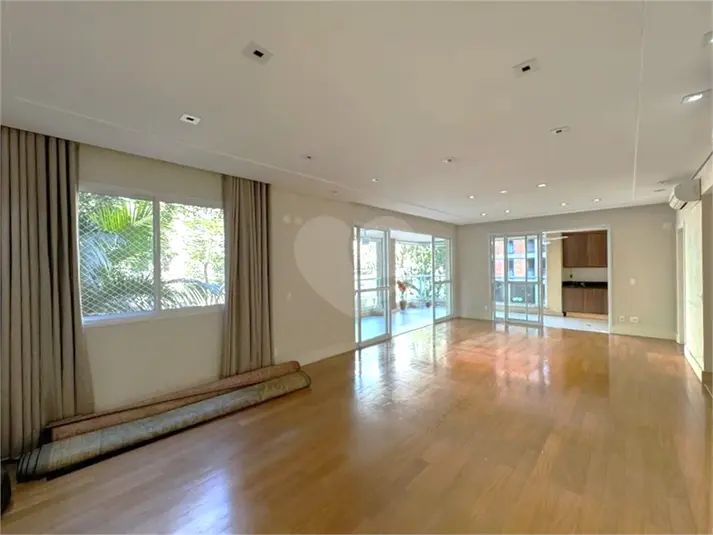 Apartamento com 4 quartos à venda em Moema – SP