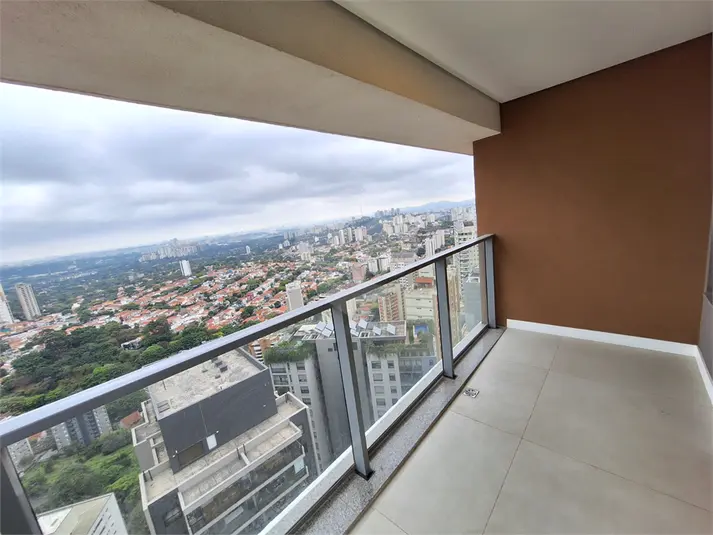 Apartamento com 3 quartos para alugar em Vila Madalena – SP