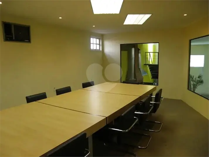 Prédio inteiro à venda em Brás – SP