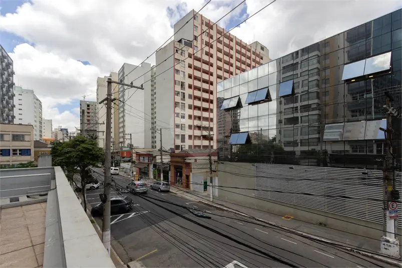 Prédio inteiro à venda ou para alugar em Liberdade – SP