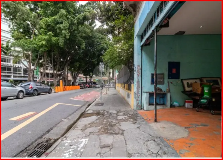 Galpão à venda ou para alugar em Santa Cecília – SP