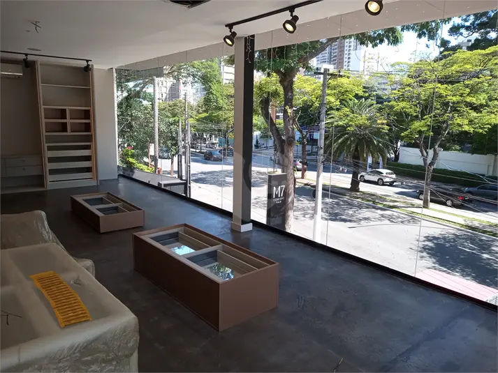 Prédio inteiro à venda em Moema – SP
