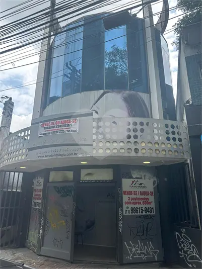 Prédio inteiro à venda ou para alugar em Pinheiros – SP