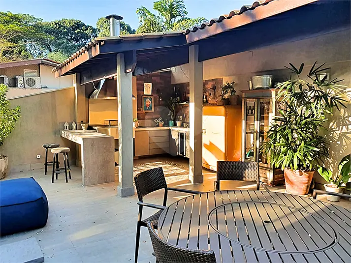 Casa com 4 quartos à venda em Alto de Pinheiros – SP