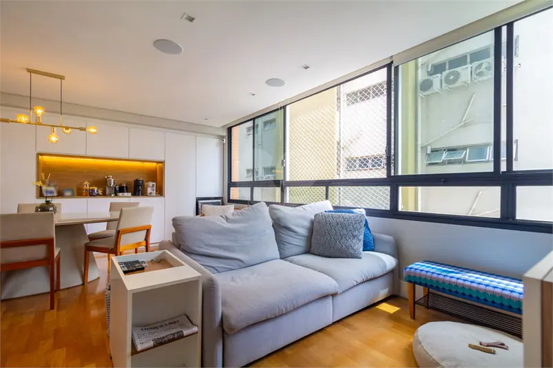 Apartamento com 3 quartos para alugar em Cerqueira Cesar – SP