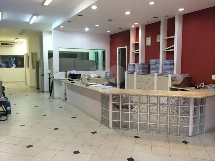 Prédio inteiro à venda ou para alugar em Santa Cecília – SP