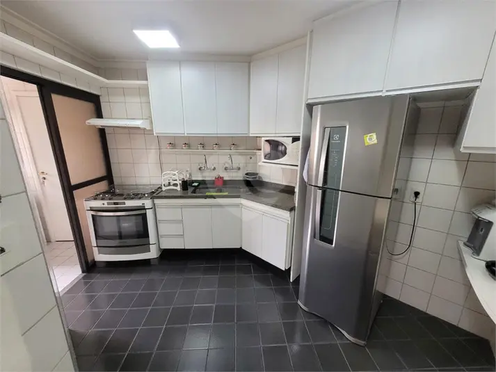 Apartamento com 3 quartos para alugar em Moema – SP