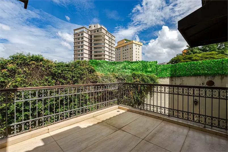 Casa com 3 quartos à venda ou para alugar em Alto de Pinheiros – SP
