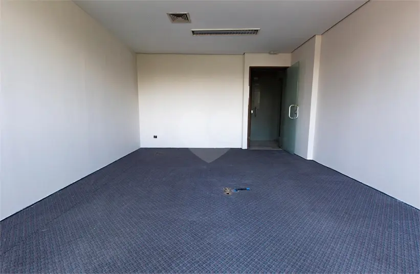 Salas para alugar em Real Parque – SP