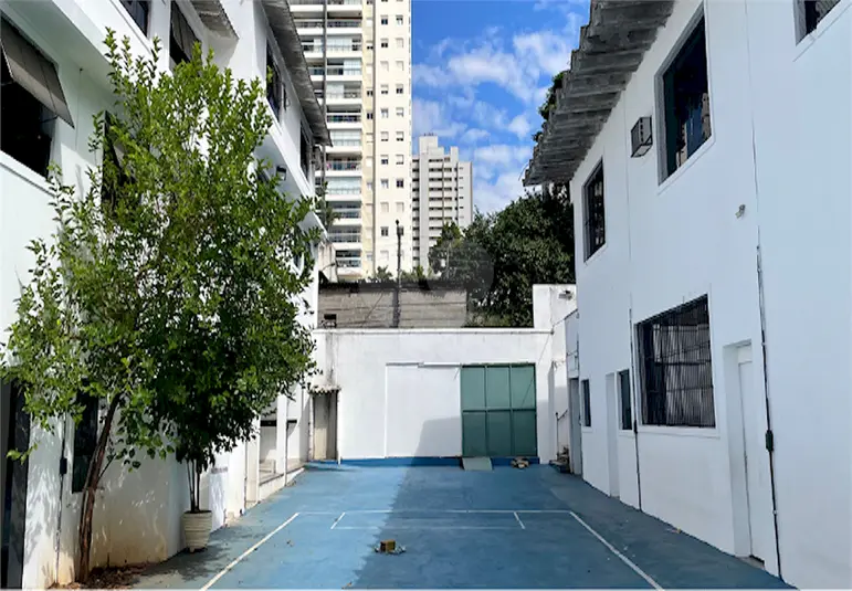 Prédio inteiro à venda ou para alugar em Saúde – SP