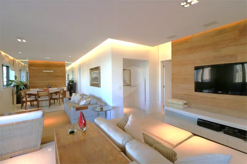 Apartamento com 4 quartos para alugar em Moema – SP