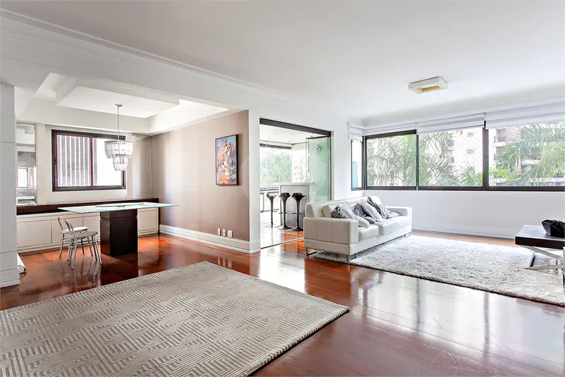 Apartamento com 3 quartos à venda ou para alugar em Moema – SP