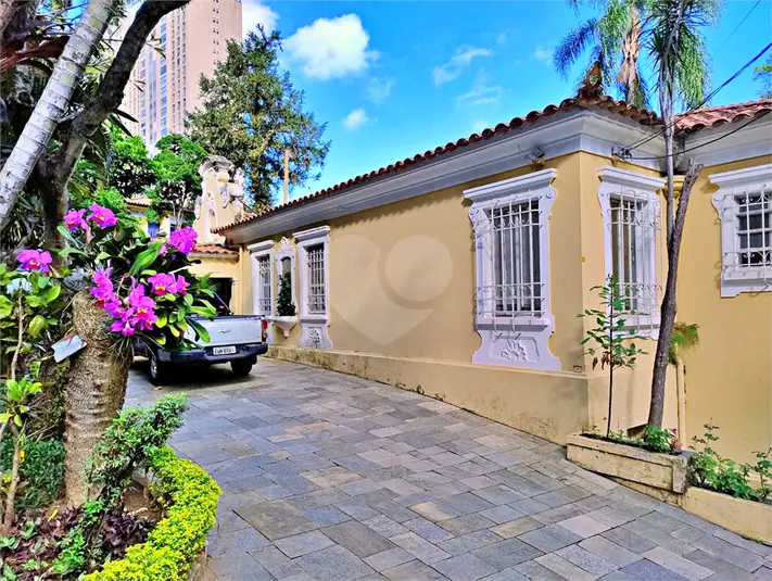 Casa com 4 quartos à venda ou para alugar em Bela Vista – SP