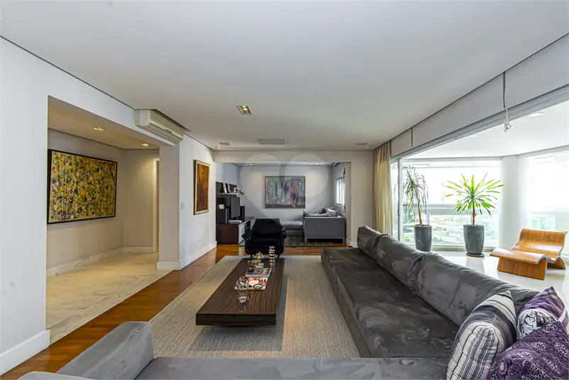 Apartamento com 3 quartos à venda em Moema – SP