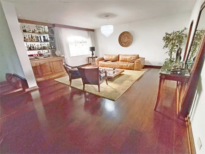 Casa térrea com 4 quartos à venda ou para alugar em Jardim Marajoara – SP