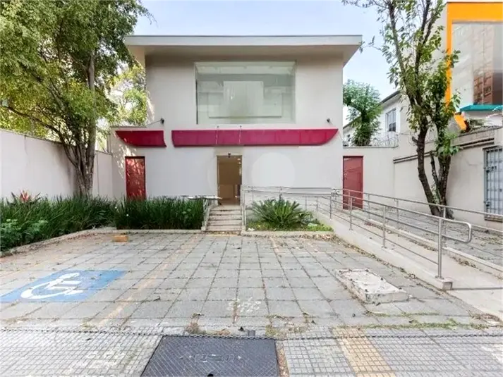 Casa à venda ou para alugar em Pinheiros – SP