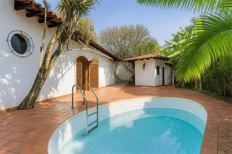 Casa térrea com 4 quartos à venda em Alto de Pinheiros – SP