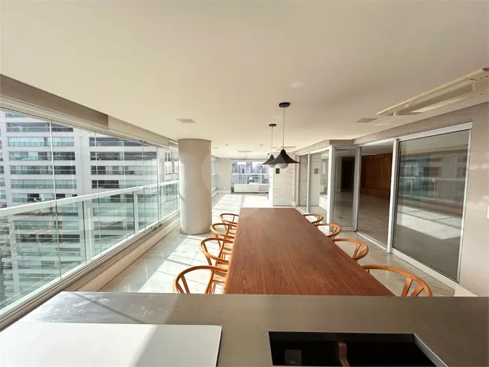 Apartamento com 3 quartos à venda em Moema – SP
