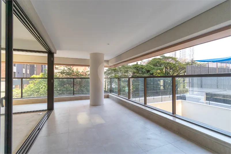Apartamento com 3 quartos à venda em Moema – SP