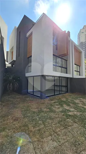 Condomínio com 4 quartos à venda em Real Parque – SP