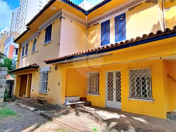 Casa com 5 quartos à venda ou para alugar em Bela Vista – SP