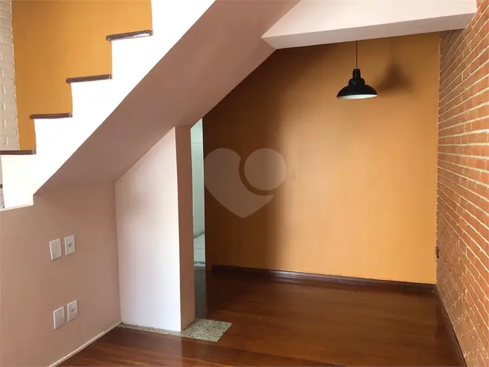 Casa de vila com 2 quartos para alugar em Alto de Pinheiros – SP
