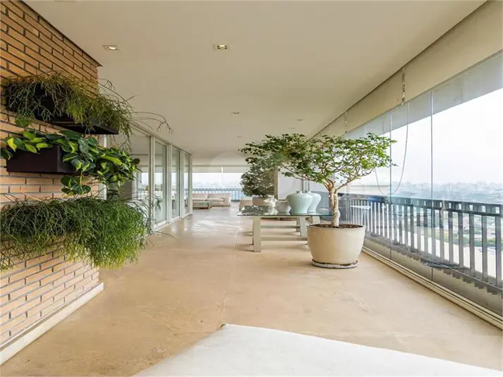 Apartamento com 4 quartos à venda em Moema – SP
