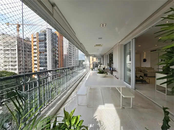 Apartamento com 4 quartos à venda em Moema – SP