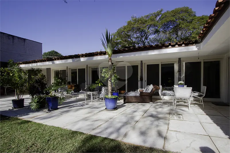 Casa térrea com 3 quartos à venda em Alto de Pinheiros – SP