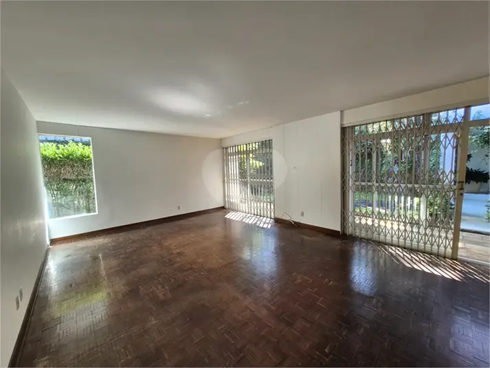 Casa térrea com 3 quartos à venda em Alto de Pinheiros – SP