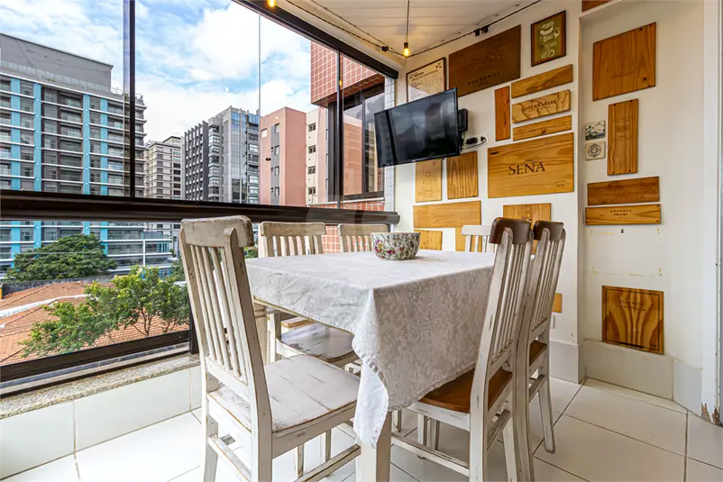 Apartamento com 4 quartos à venda em Moema – SP