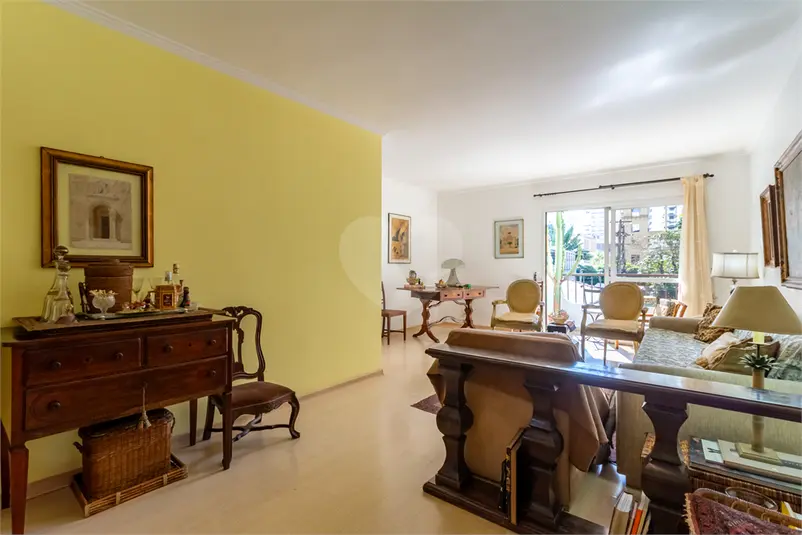 Apartamento com 3 quartos para alugar em Itaim Bibi – SP