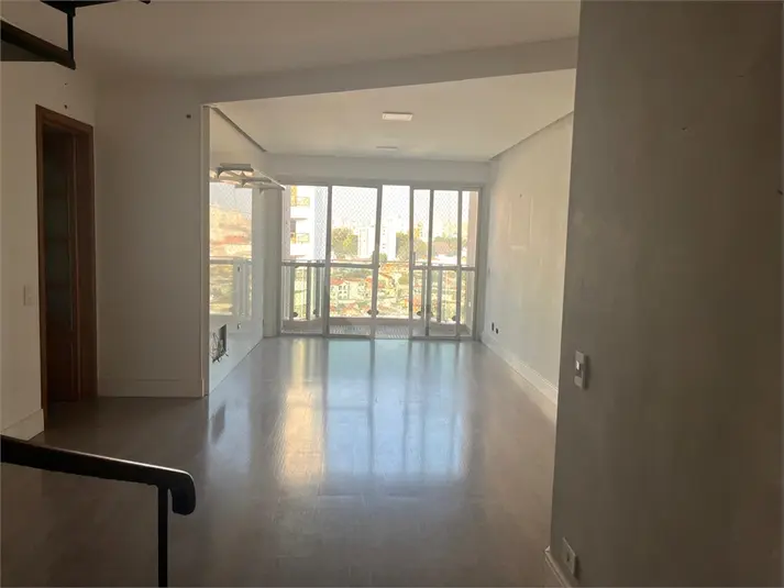 Cobertura com 4 quartos para alugar em Lapa – SP