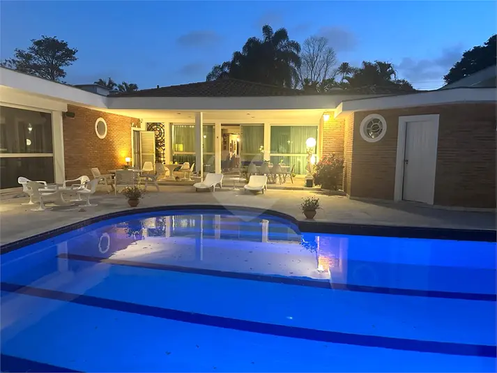 Casa térrea com 4 quartos à venda em Alto de Pinheiros – SP