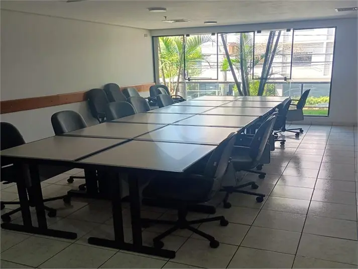 Salas à venda ou para alugar em Liberdade – SP