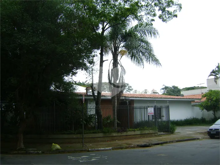Casa térrea com 3 quartos à venda em Alto de Pinheiros – SP