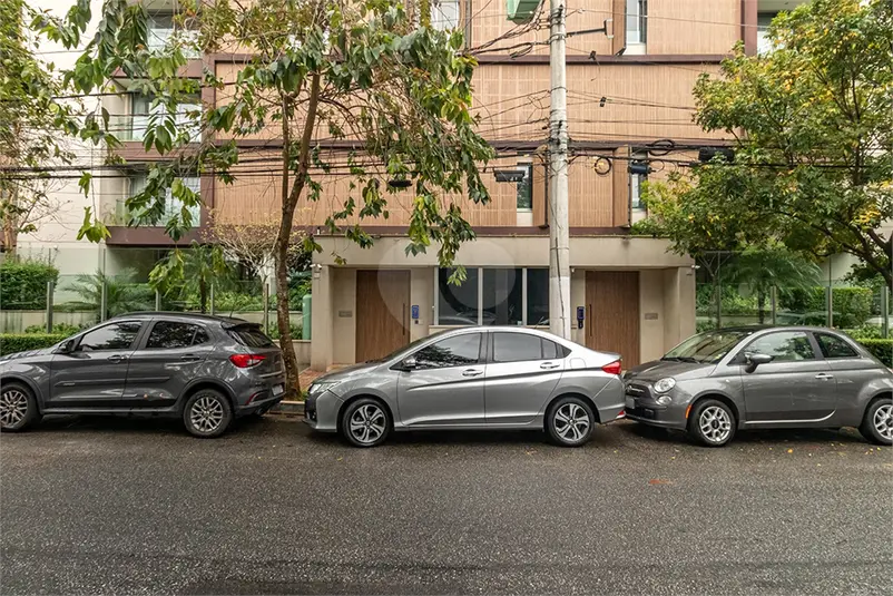 Apartamento com 3 quartos à venda ou para alugar em Alto de Pinheiros – SP