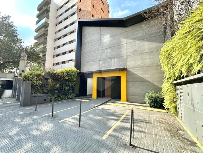 Salão Comercial para alugar em Moema – SP