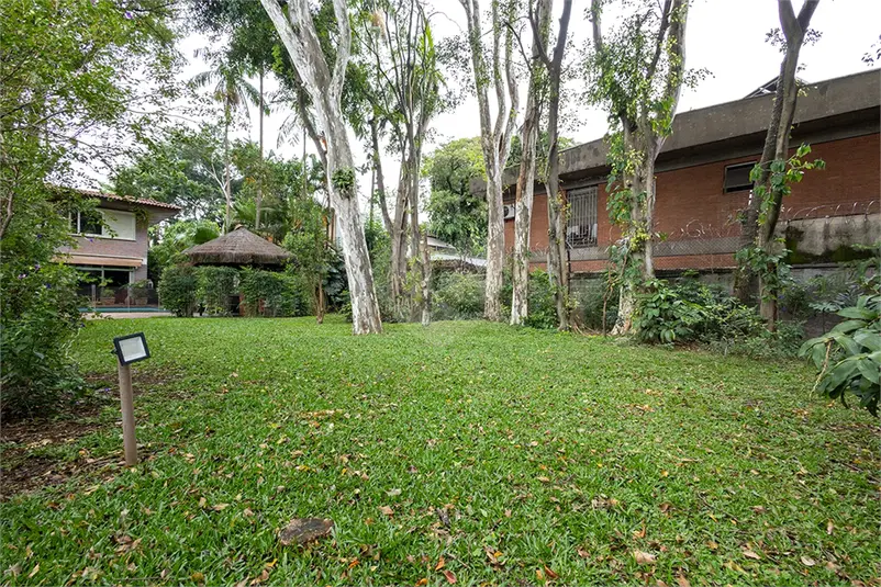 Sobrado com 4 quartos à venda em Alto de Pinheiros – SP