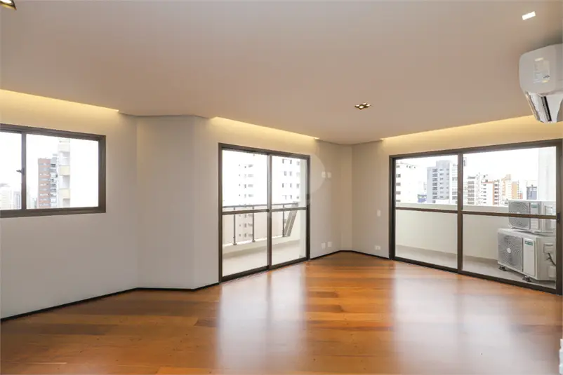 Apartamento com 4 quartos à venda em Moema – SP