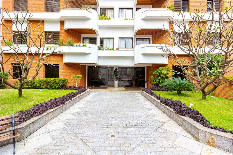 Apartamento com 4 quartos para alugar em Perdizes – SP