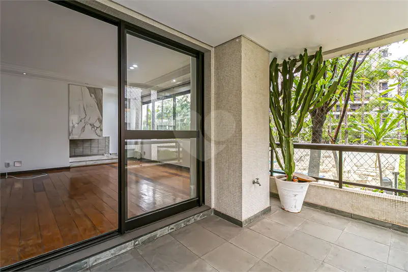 Apartamento com 3 quartos à venda em Moema – SP