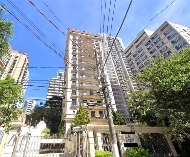 Apartamento com 6 quartos à venda ou para alugar em Moema – SP