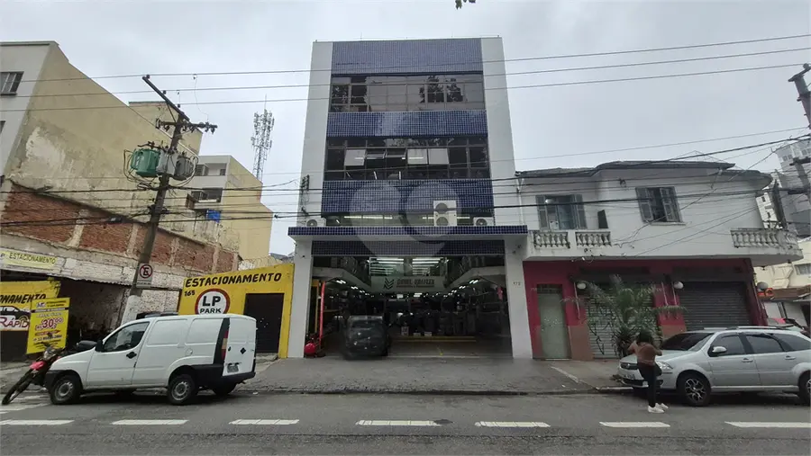 Prédio inteiro à venda em Pari – SP